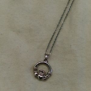 Silver  Solvaro Claddagh Necklace 🍀
